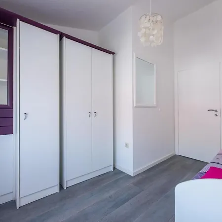 House Komar